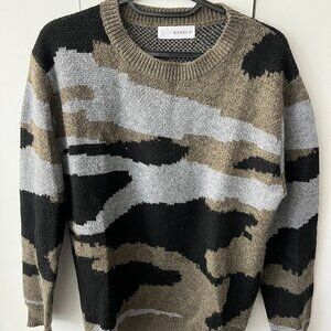 Wanna B Camo Sweater S